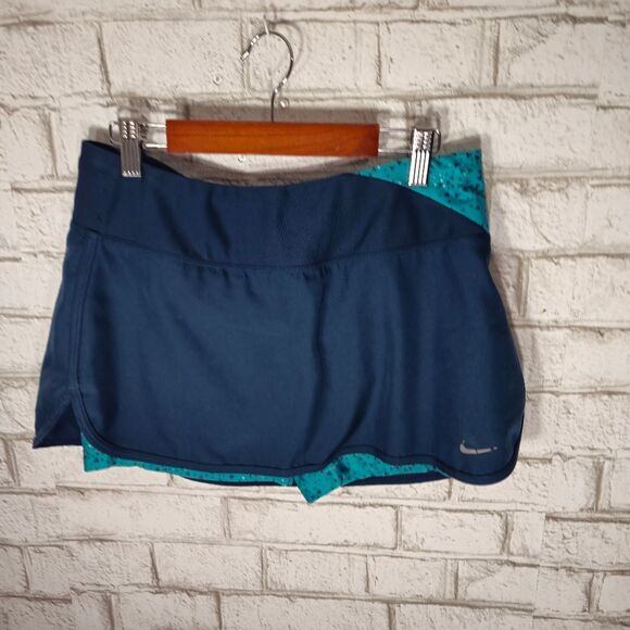NIKE athletic skirt - Picture 3 of 15